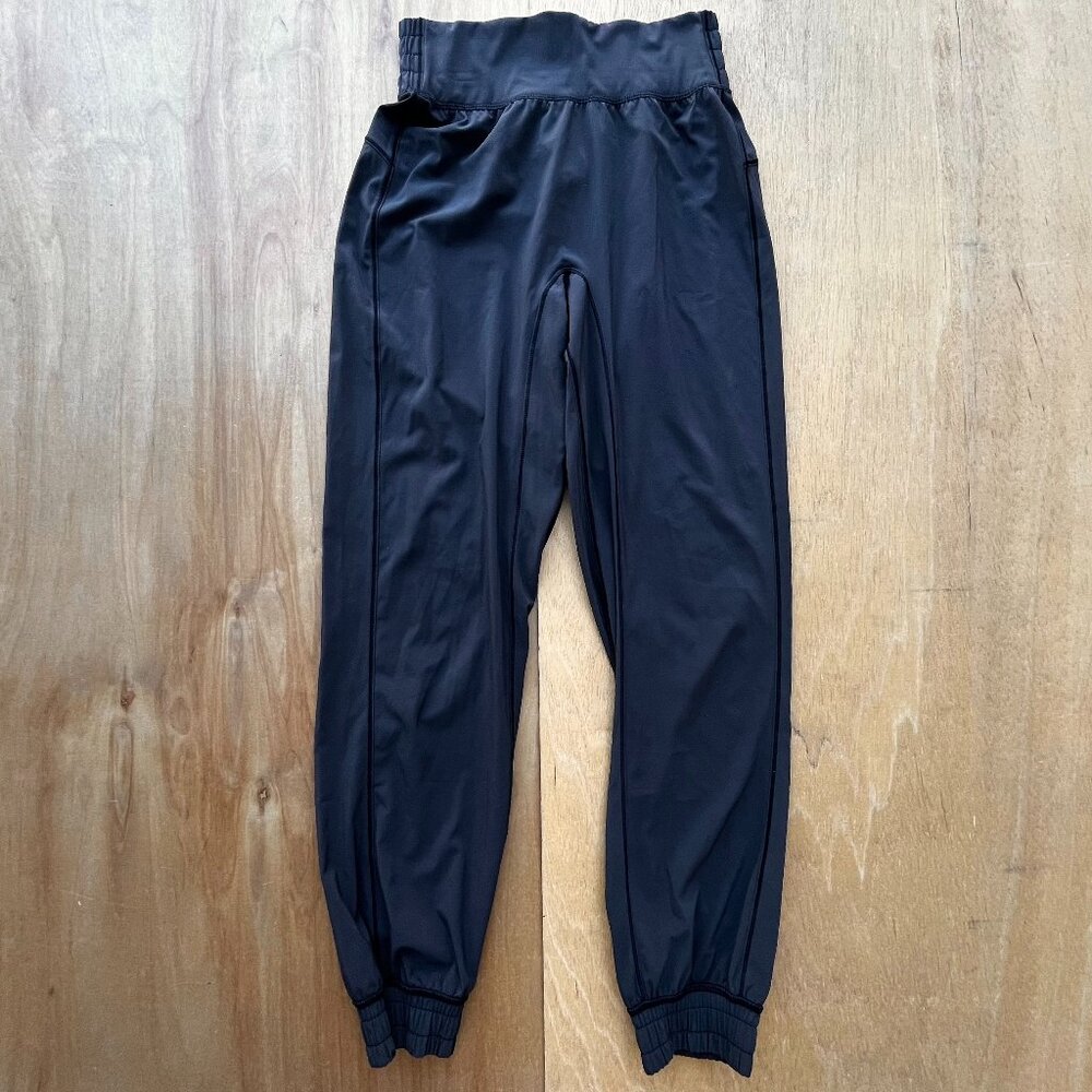 LULULEMON SUN SETTER JOGGER LIGHTWEIGHT ACTIVE PANT WOMEN’S sz 2 Stretch Waist